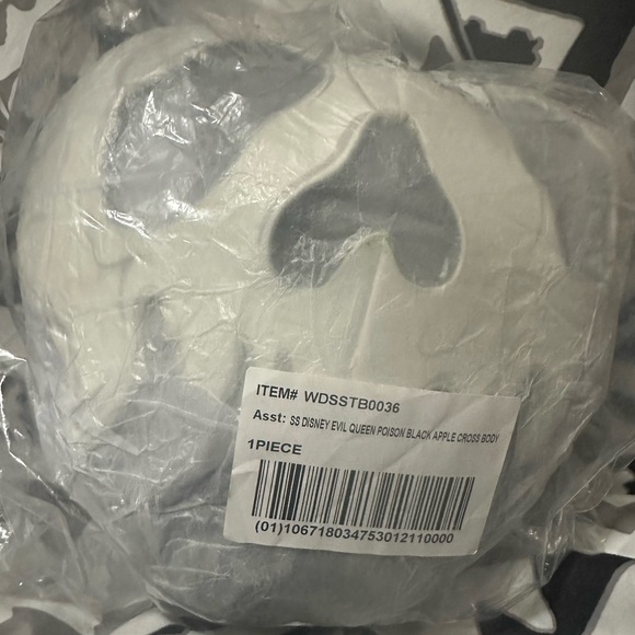 New Stitch Shoppe Disney Evil Queen Poison Apple Glow in the Dark Crossbody Bag - Picture 11 of 12